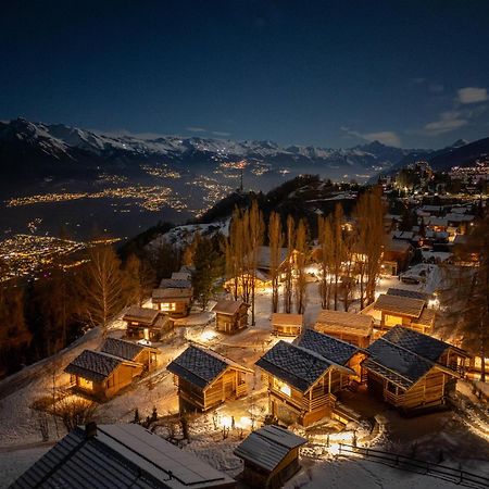Mad Retreat Hotel Нендаз Екстериор снимка