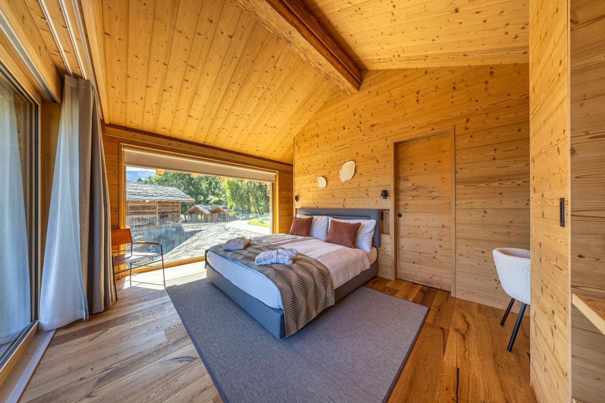 Mad Retreat Hotel Нендаз Екстериор снимка