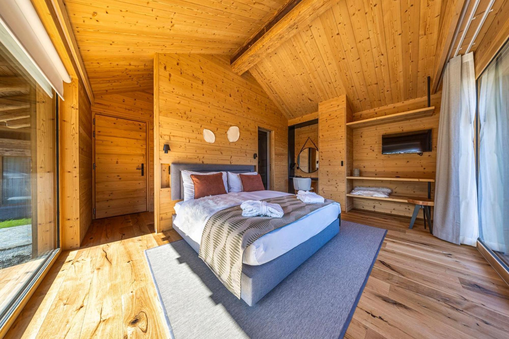 Mad Retreat Hotel Нендаз Екстериор снимка