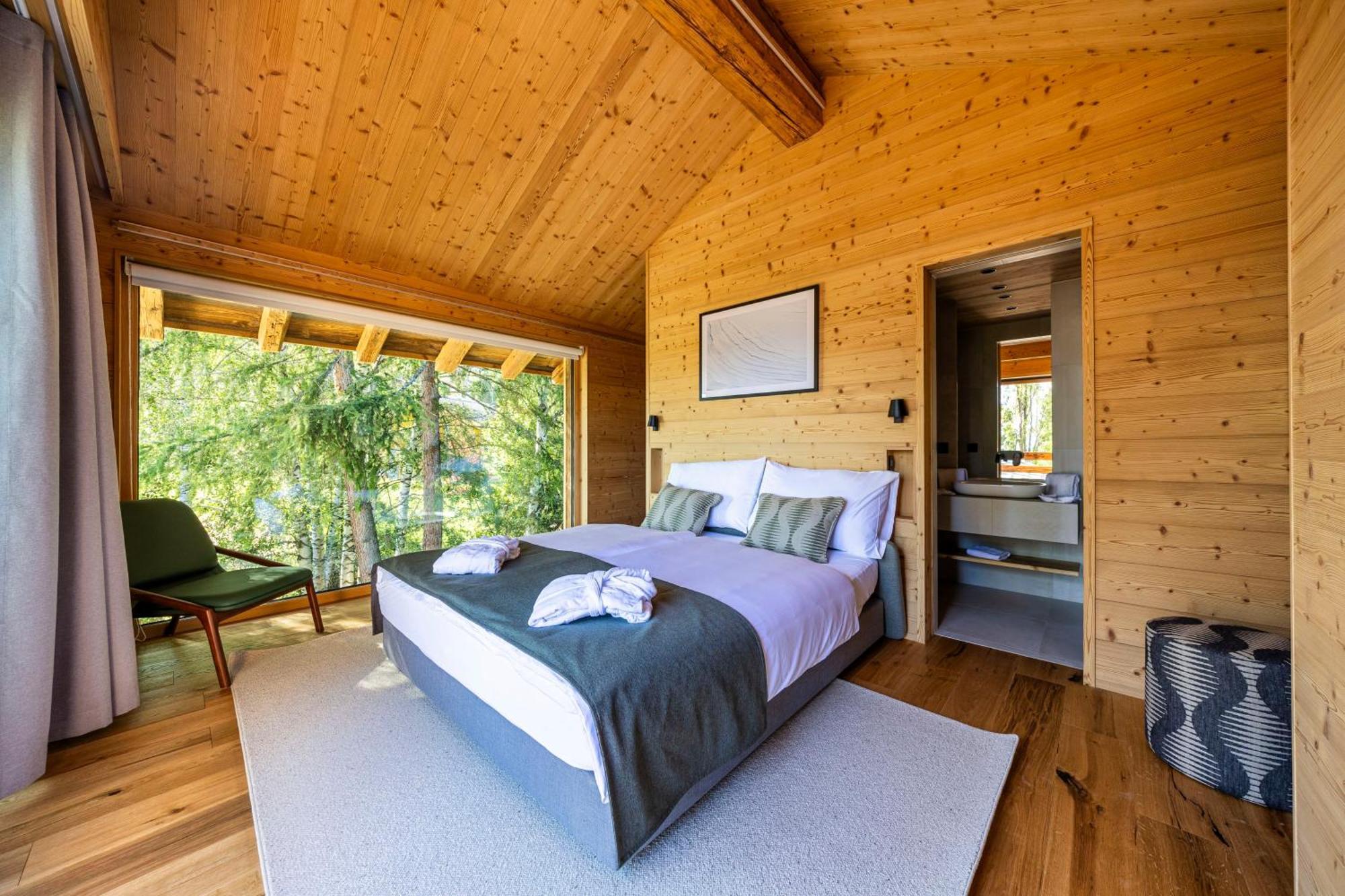 Mad Retreat Hotel Нендаз Екстериор снимка