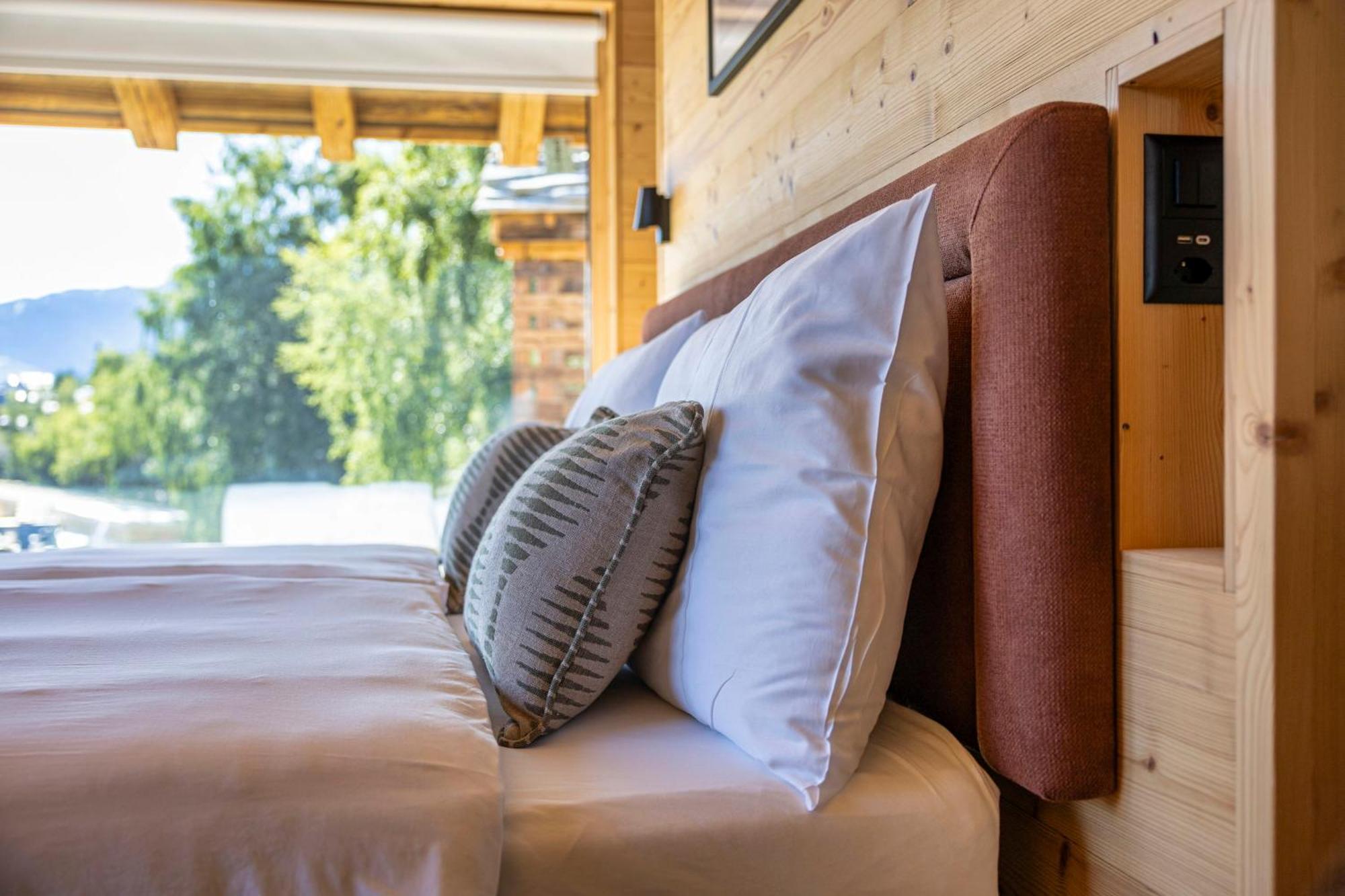 Mad Retreat Hotel Нендаз Екстериор снимка