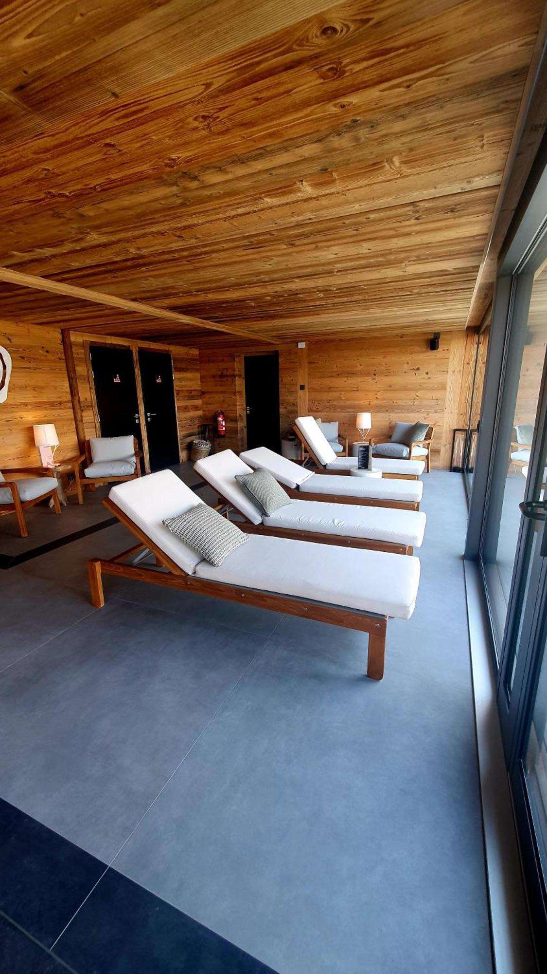 Mad Retreat Hotel Нендаз Екстериор снимка