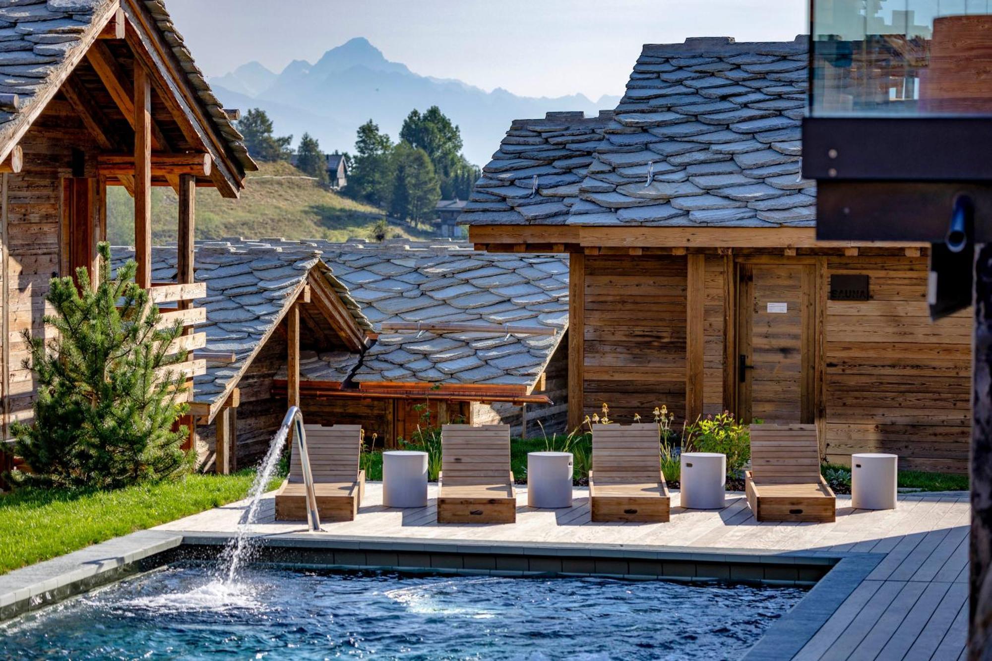 Mad Retreat Hotel Нендаз Екстериор снимка