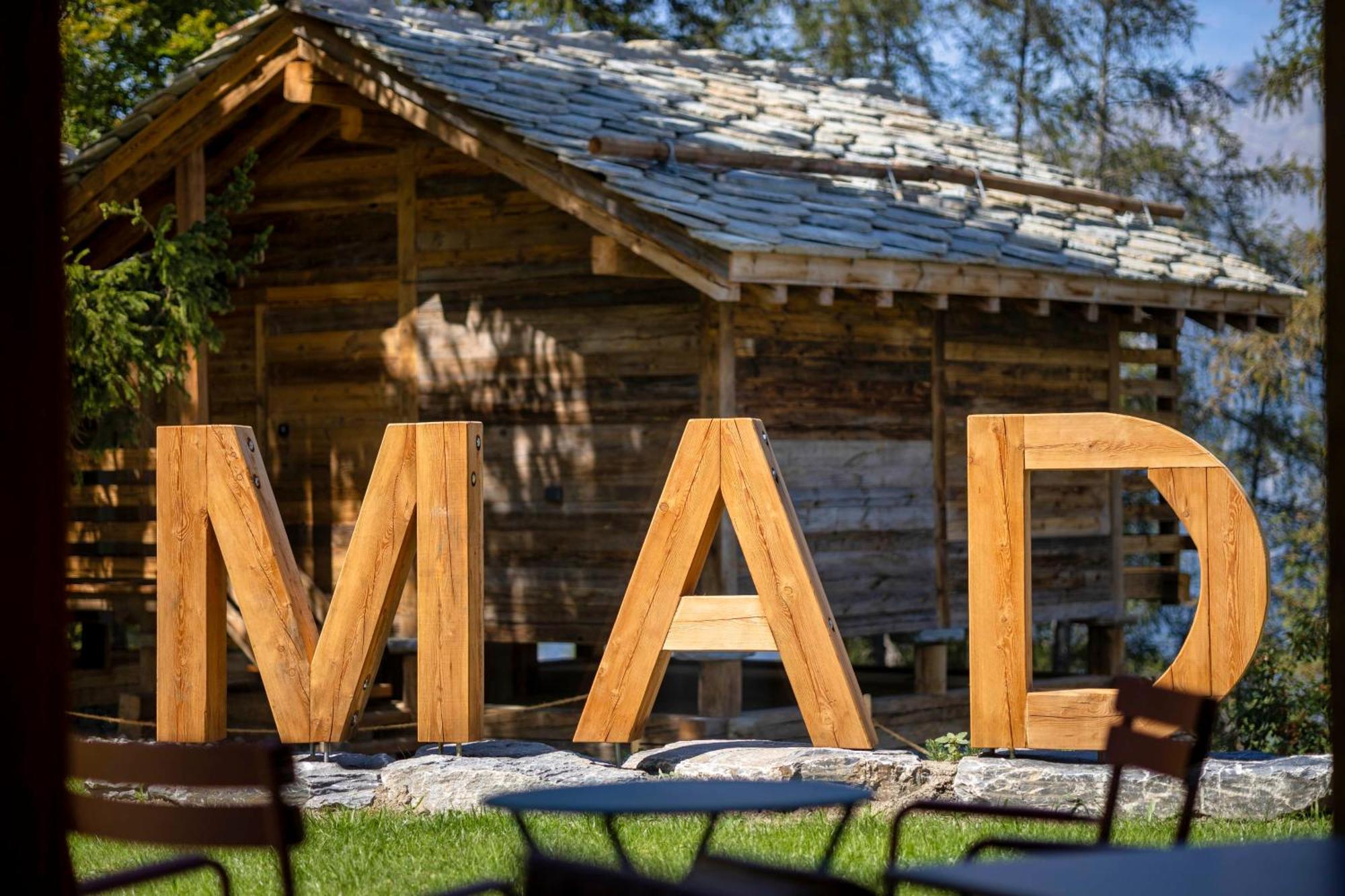 Mad Retreat Hotel Нендаз Екстериор снимка