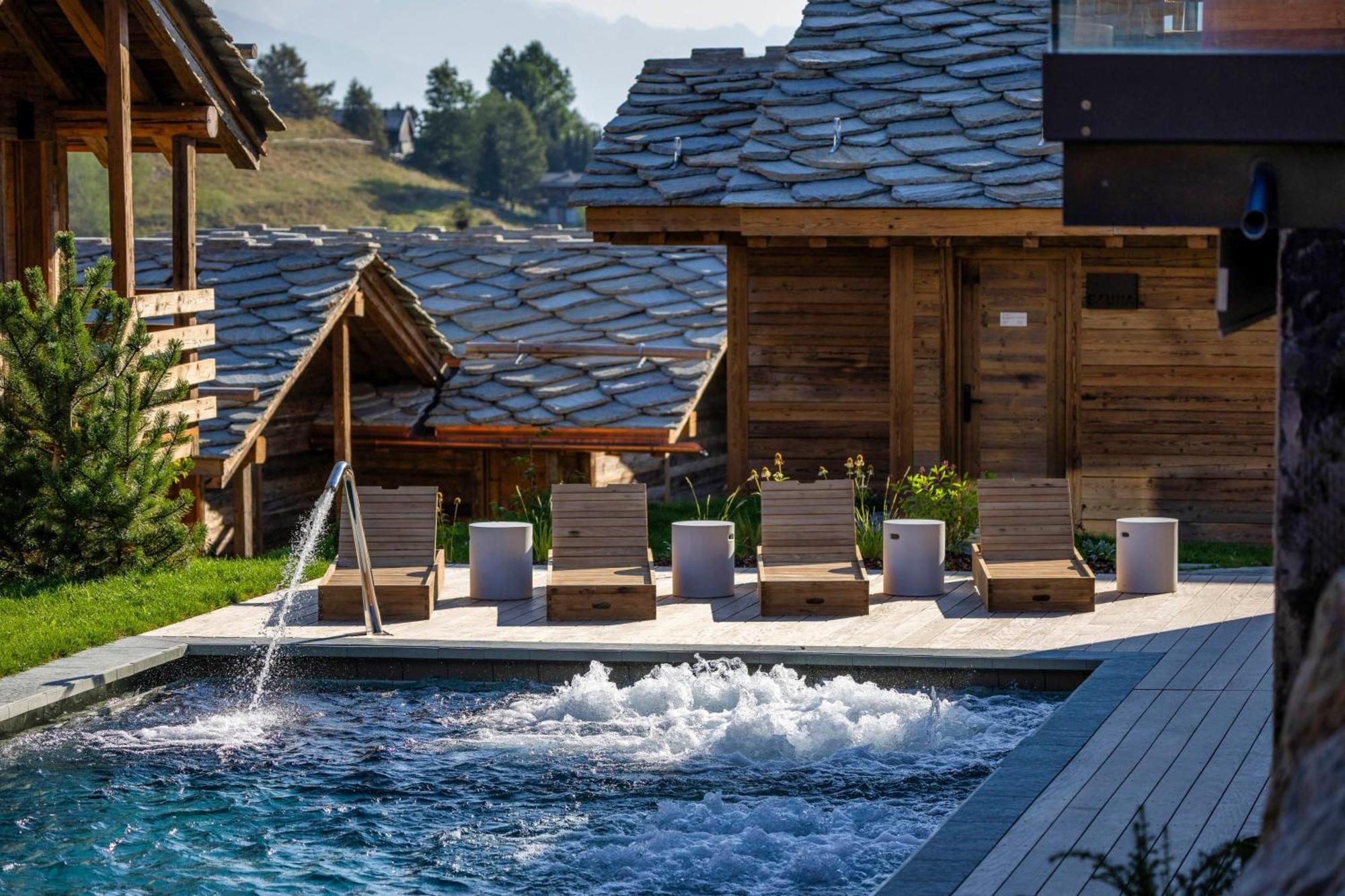 Mad Retreat Hotel Нендаз Екстериор снимка