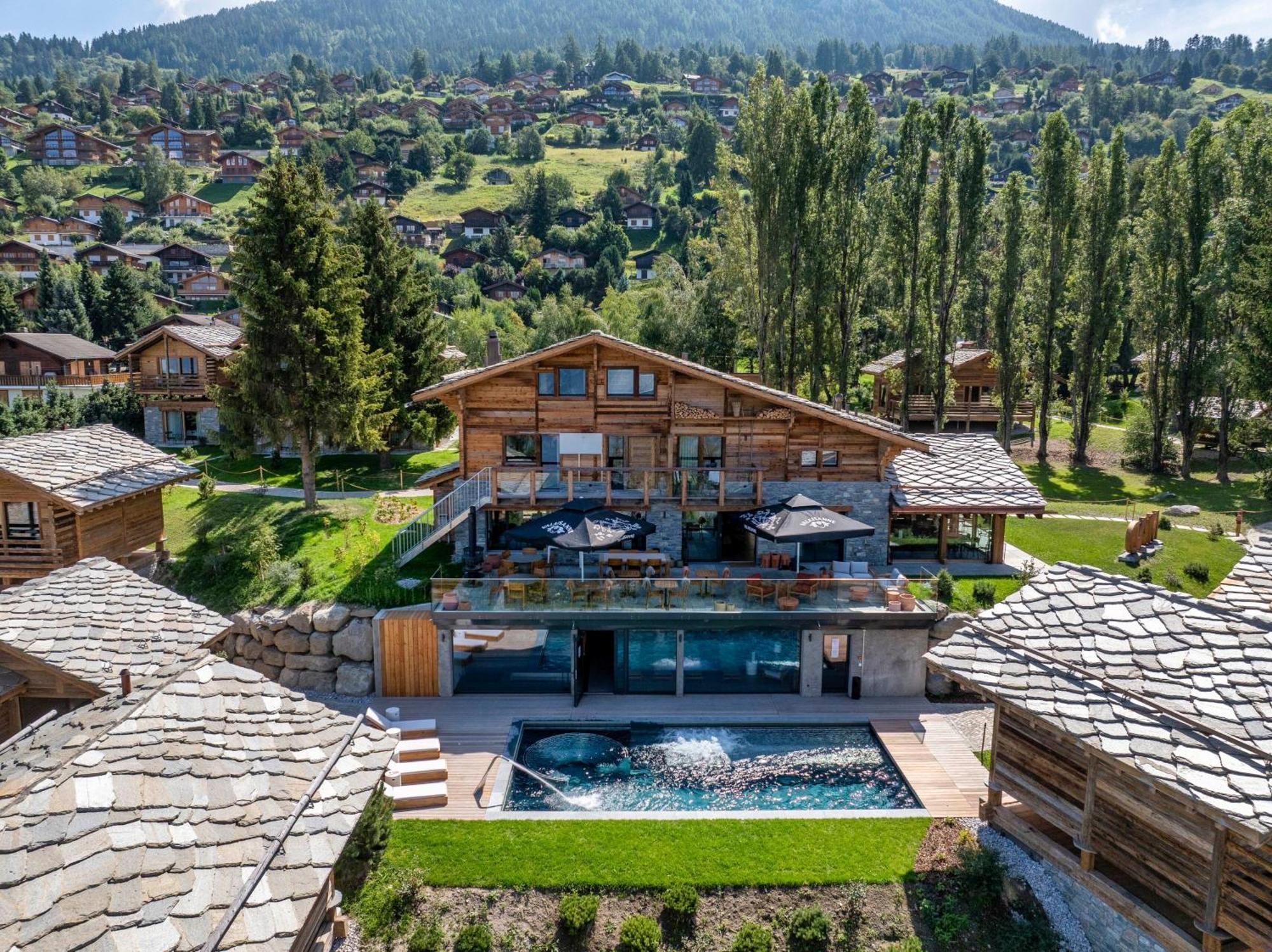 Mad Retreat Hotel Нендаз Екстериор снимка