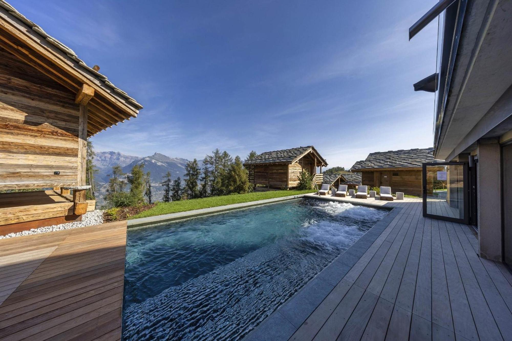 Mad Retreat Hotel Нендаз Екстериор снимка