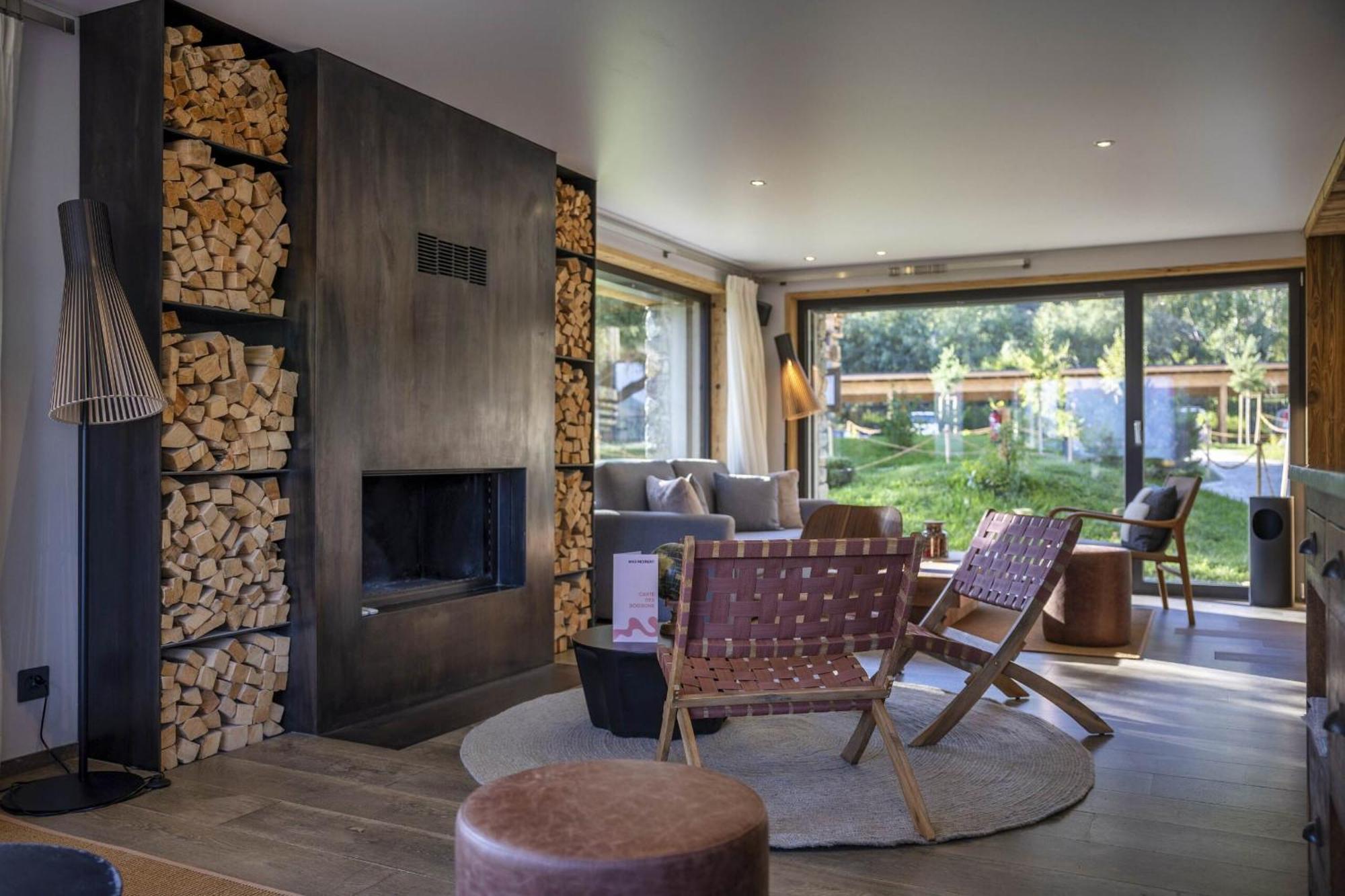 Mad Retreat Hotel Нендаз Екстериор снимка