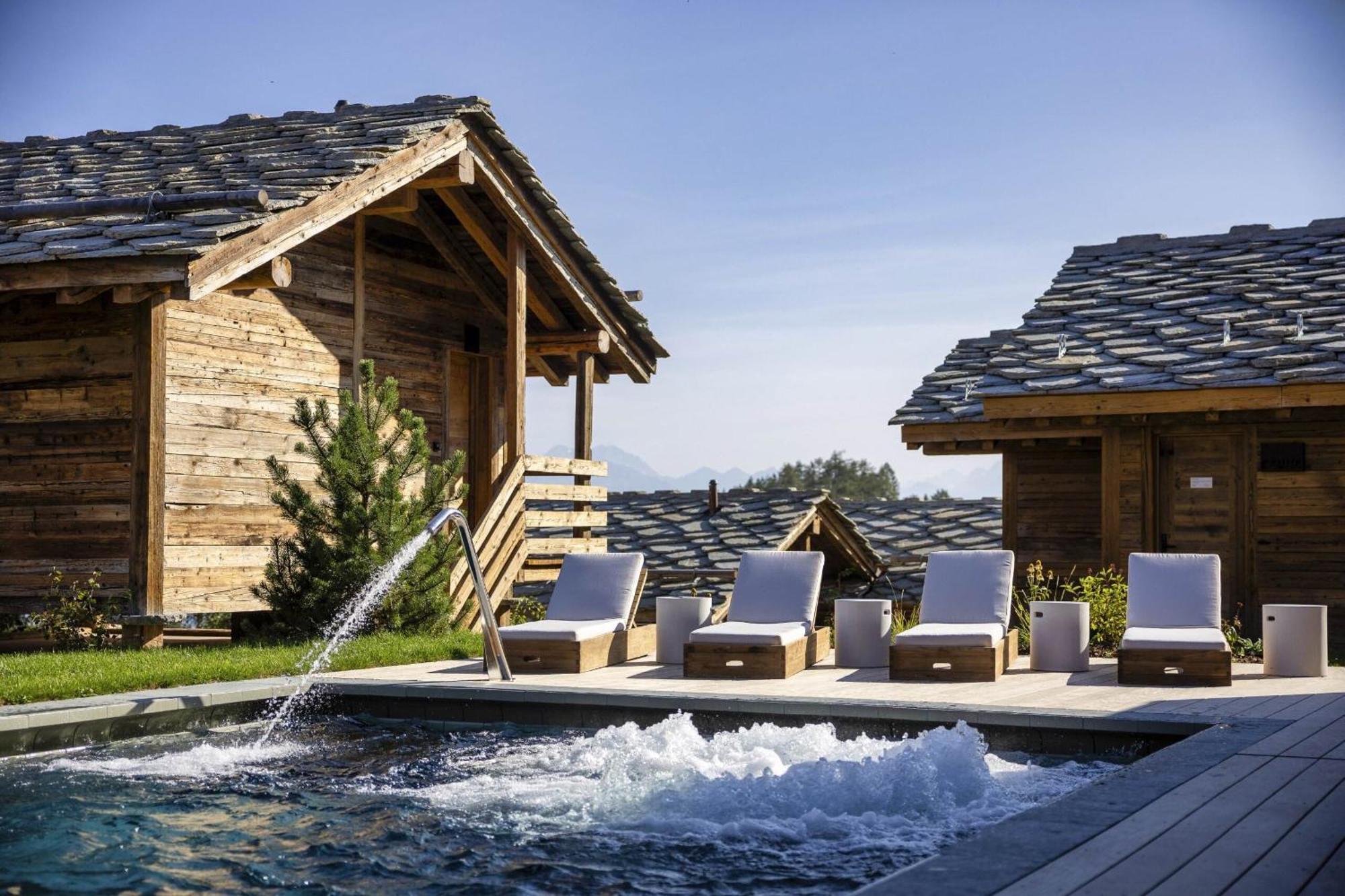 Mad Retreat Hotel Нендаз Екстериор снимка