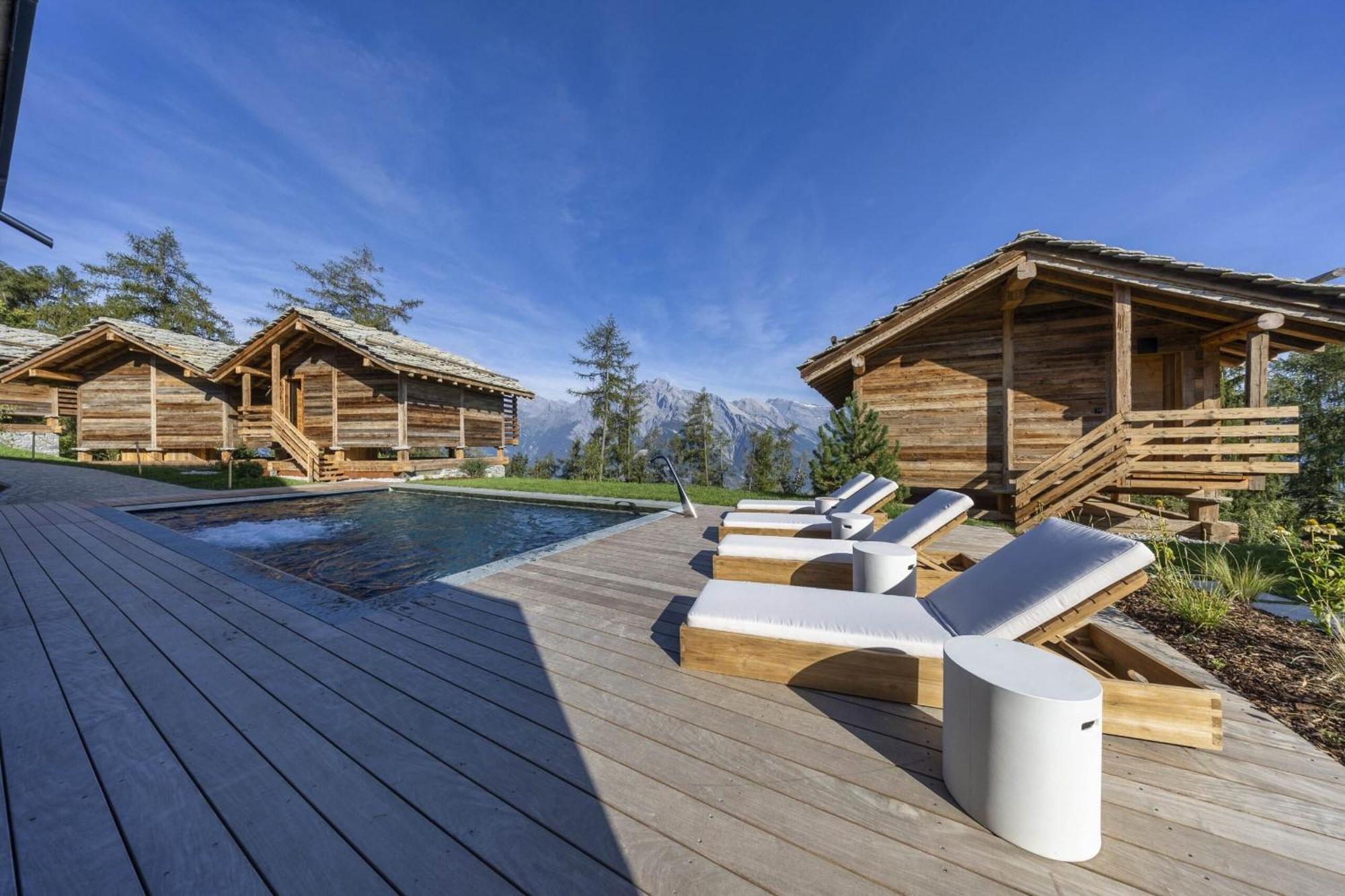 Mad Retreat Hotel Нендаз Екстериор снимка