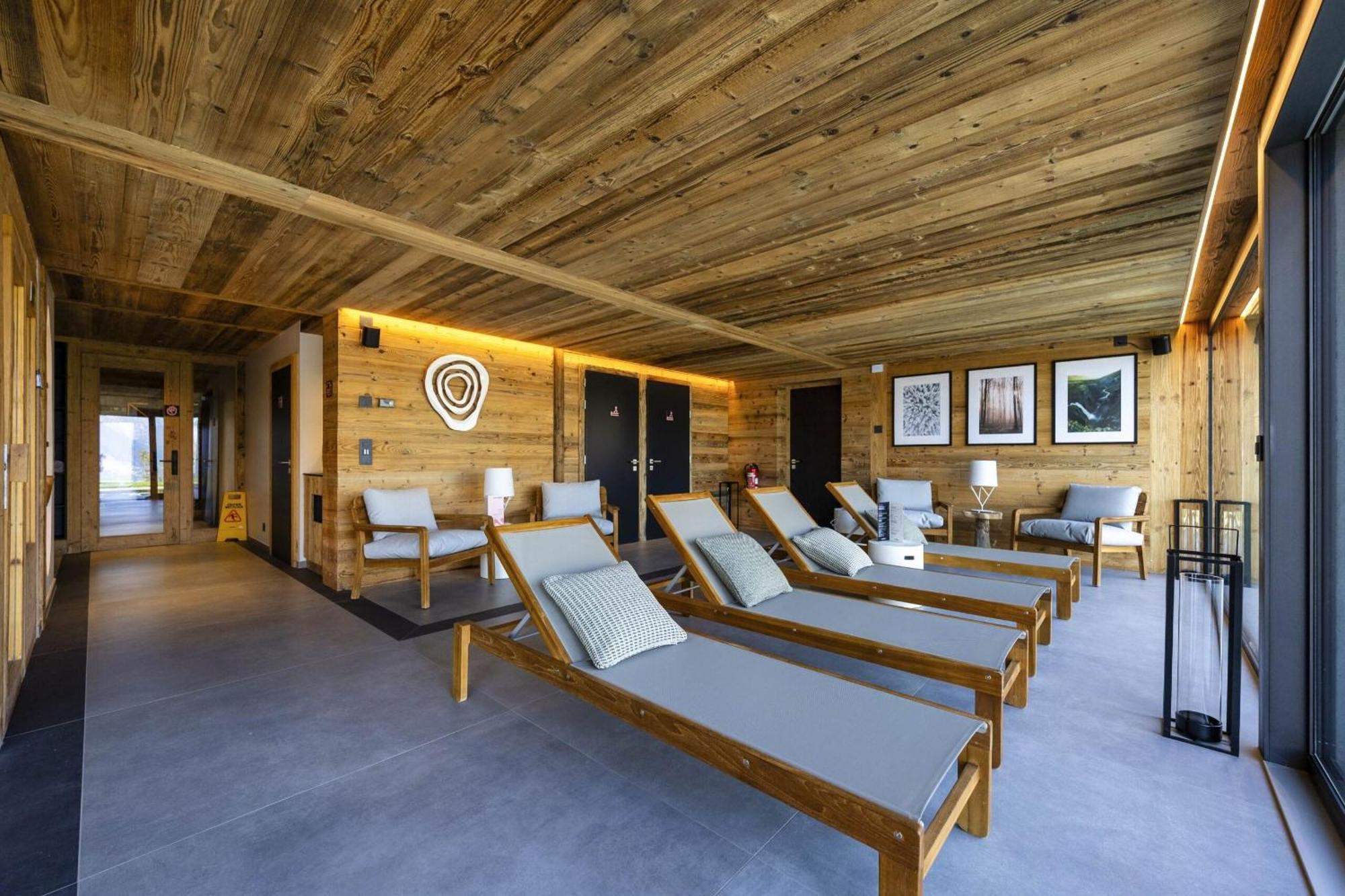 Mad Retreat Hotel Нендаз Екстериор снимка