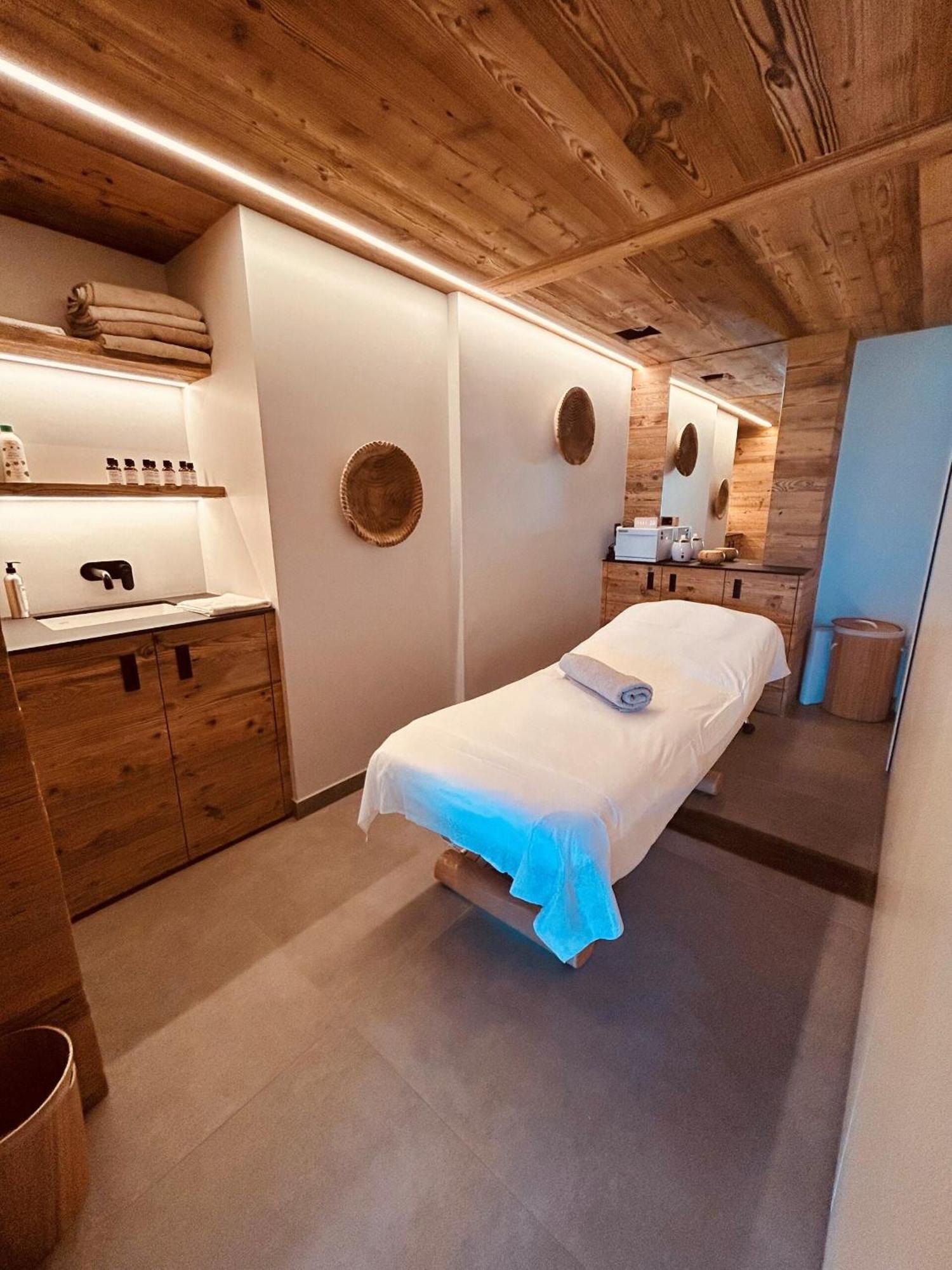 Mad Retreat Hotel Нендаз Екстериор снимка