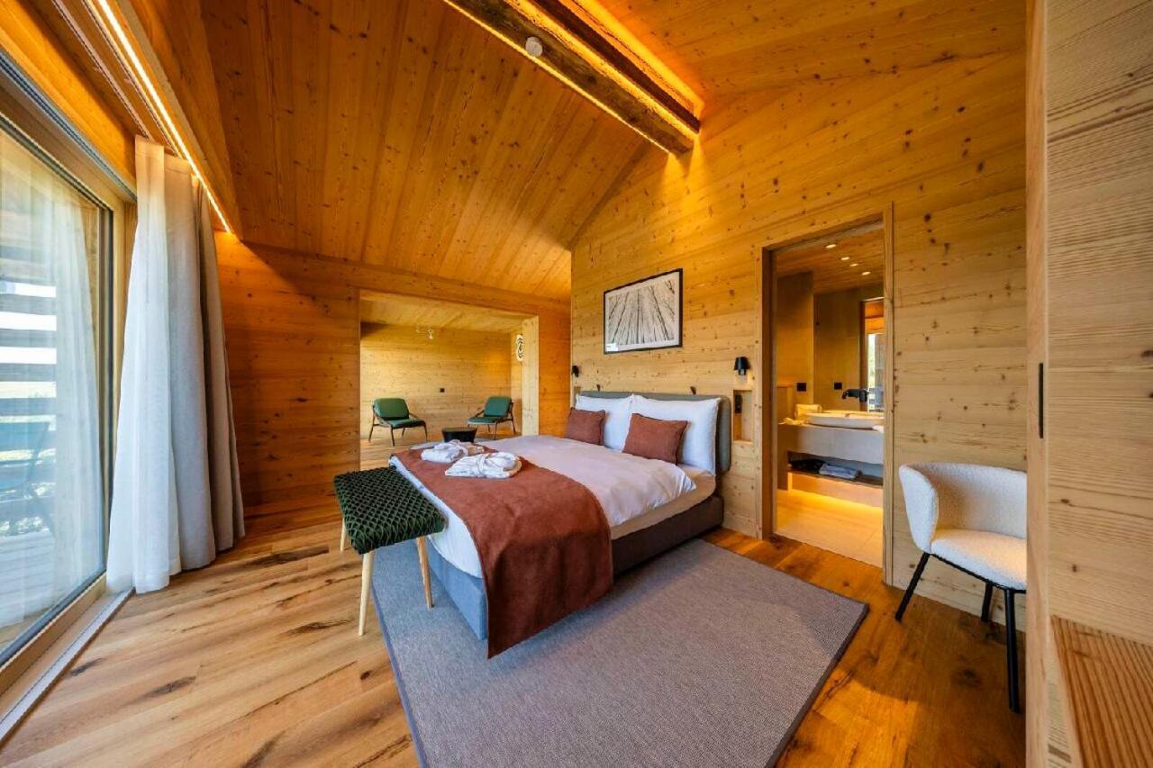 Mad Retreat Hotel Нендаз Екстериор снимка