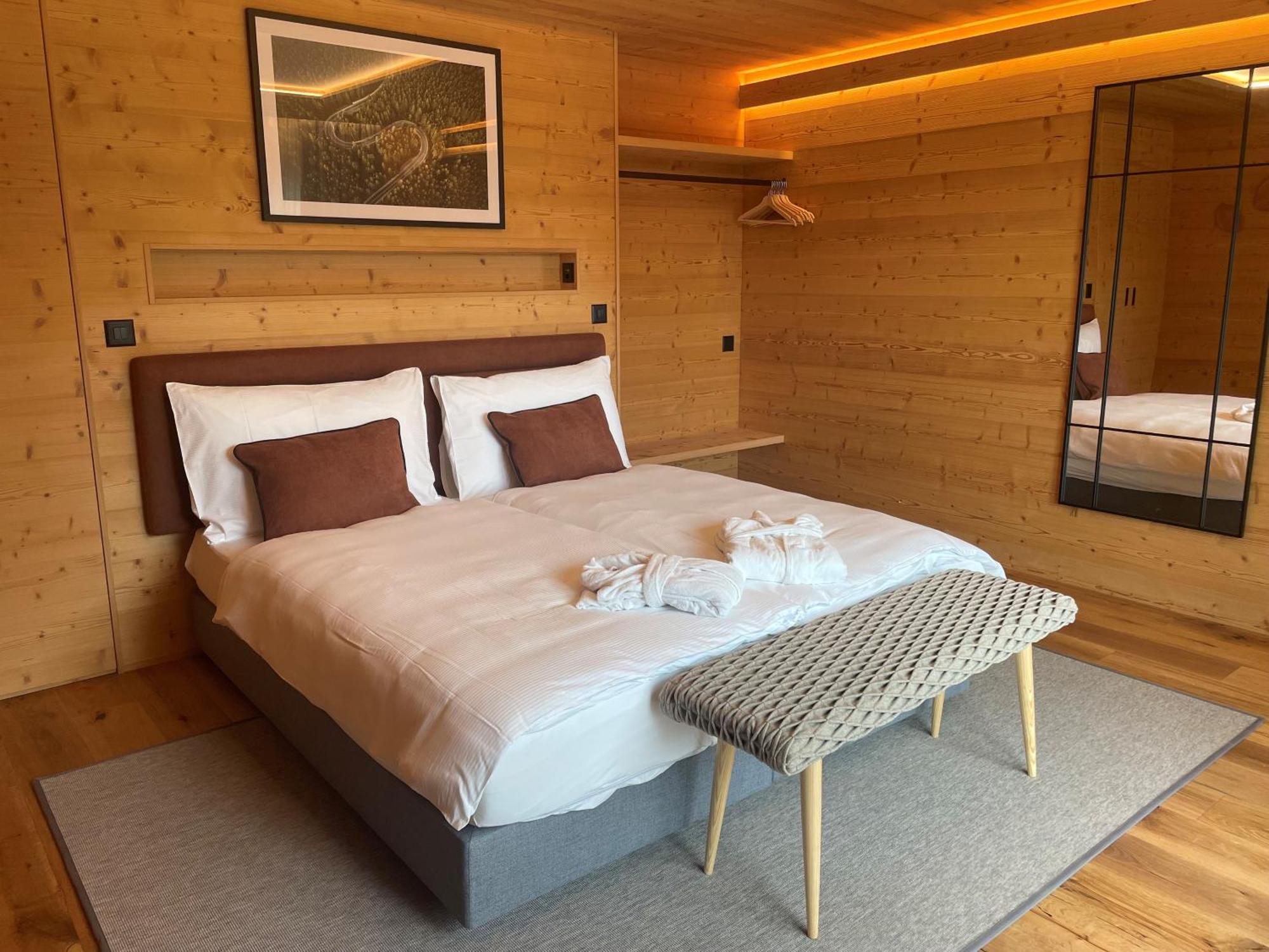 Mad Retreat Hotel Нендаз Екстериор снимка