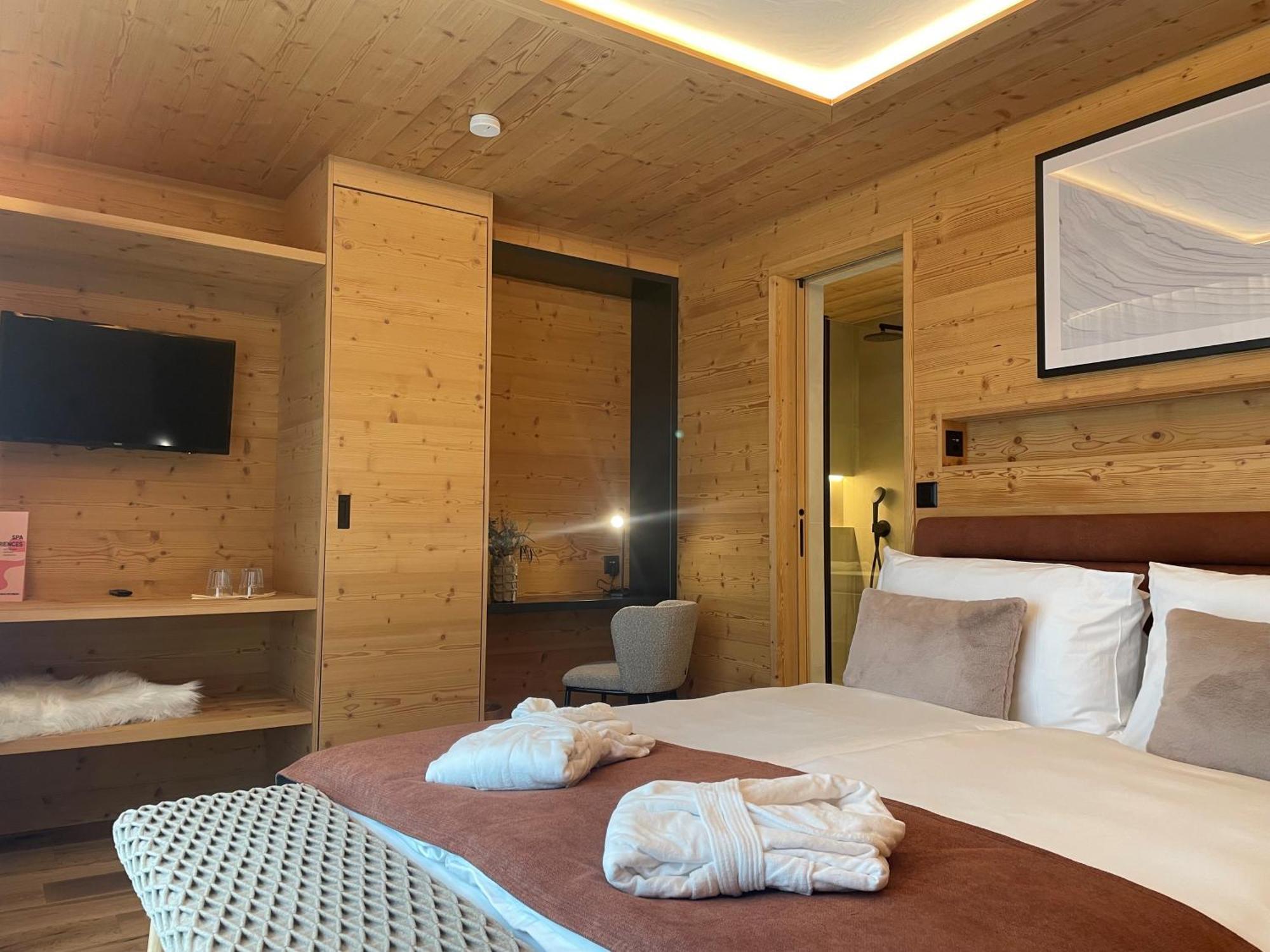 Mad Retreat Hotel Нендаз Екстериор снимка