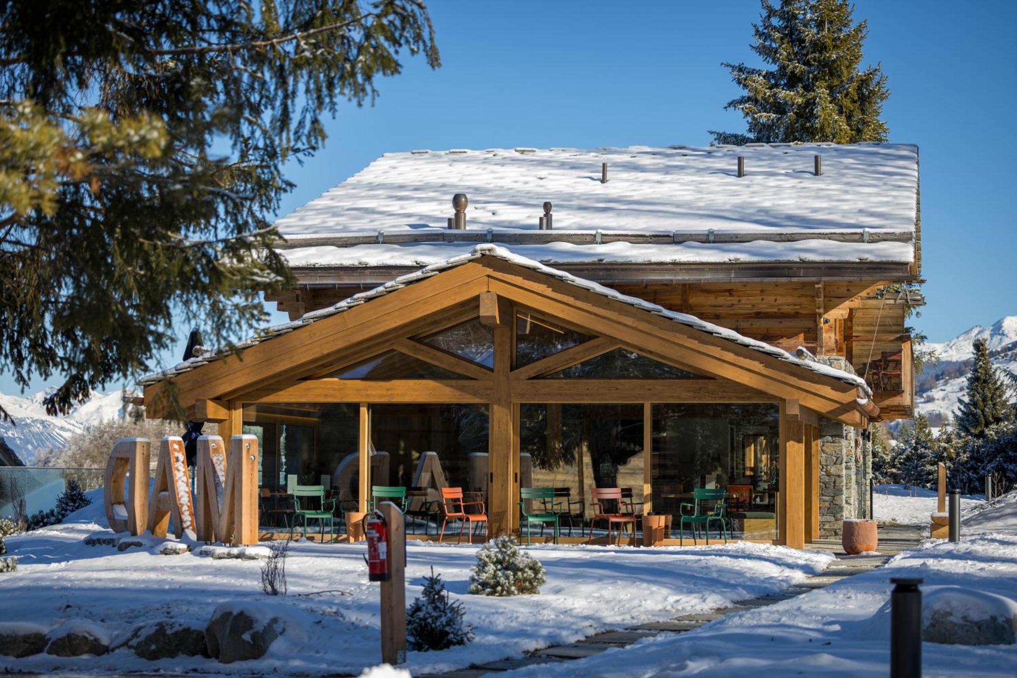 Mad Retreat Hotel Нендаз Екстериор снимка