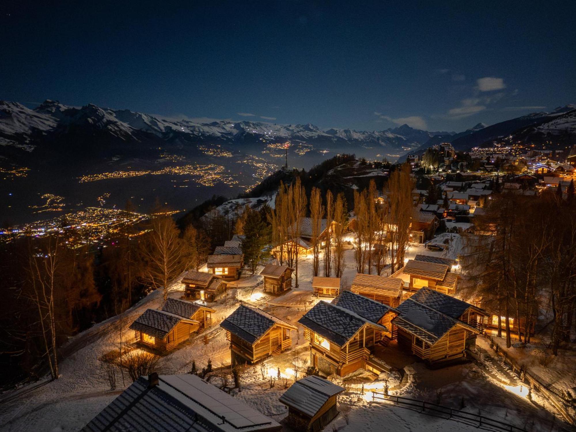 Mad Retreat Hotel Нендаз Екстериор снимка