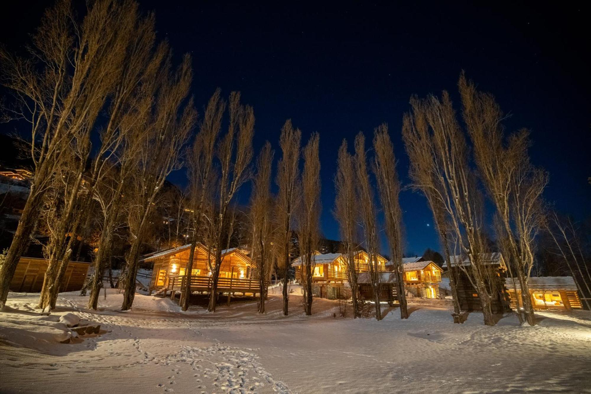 Mad Retreat Hotel Нендаз Екстериор снимка